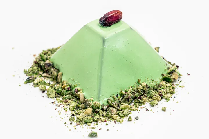Pistachio pyramid mousse